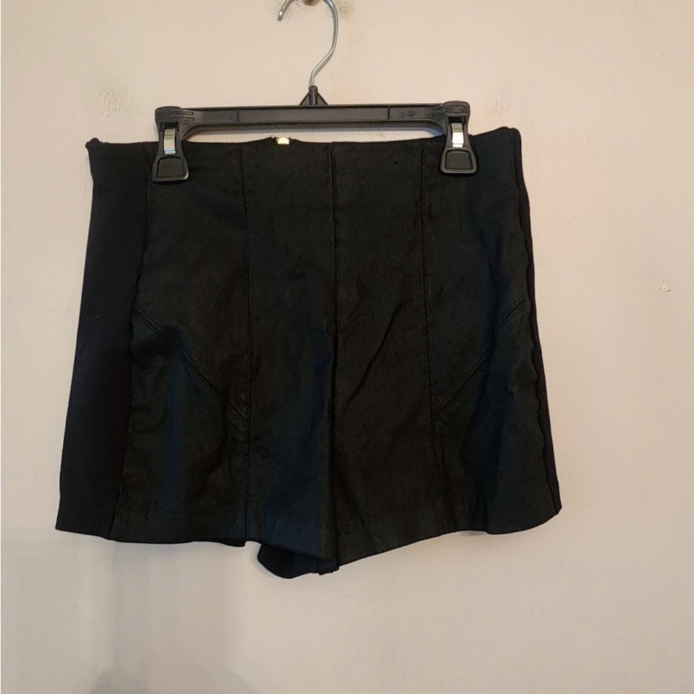 Forever 21 black shorts size medium back zip